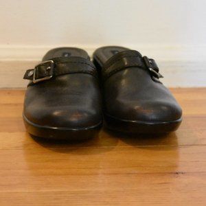 Dark/ Chocolate Brown Leather Tommy Hilfiger Clog Size 8.5